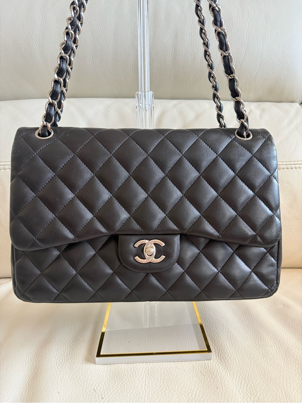 Chanel Classic Double Flap Jumbo Bag in Black Quilted Lambskin - Picture 2 of 16
